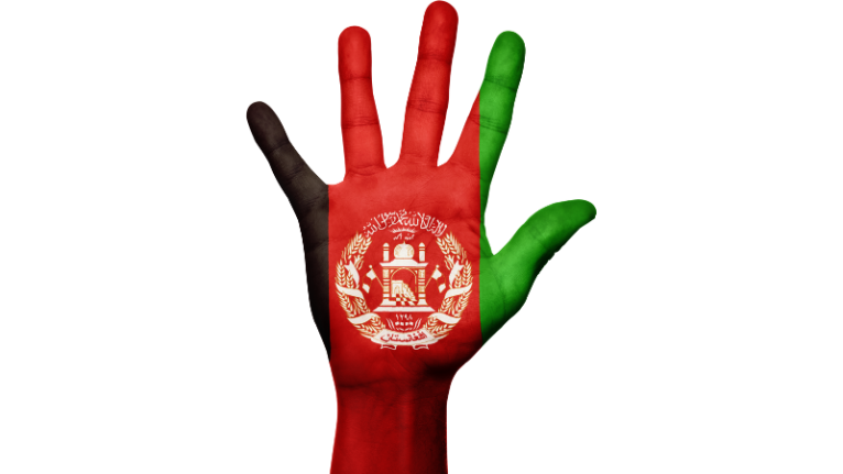 Kämmenen kuva, johon on maalattu Afganistanin lippu.